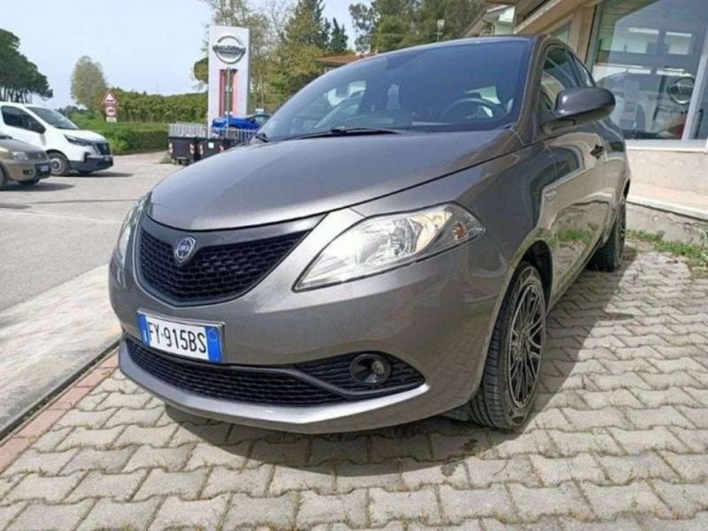 Lancia Ypsilon usata a Firenze (2)