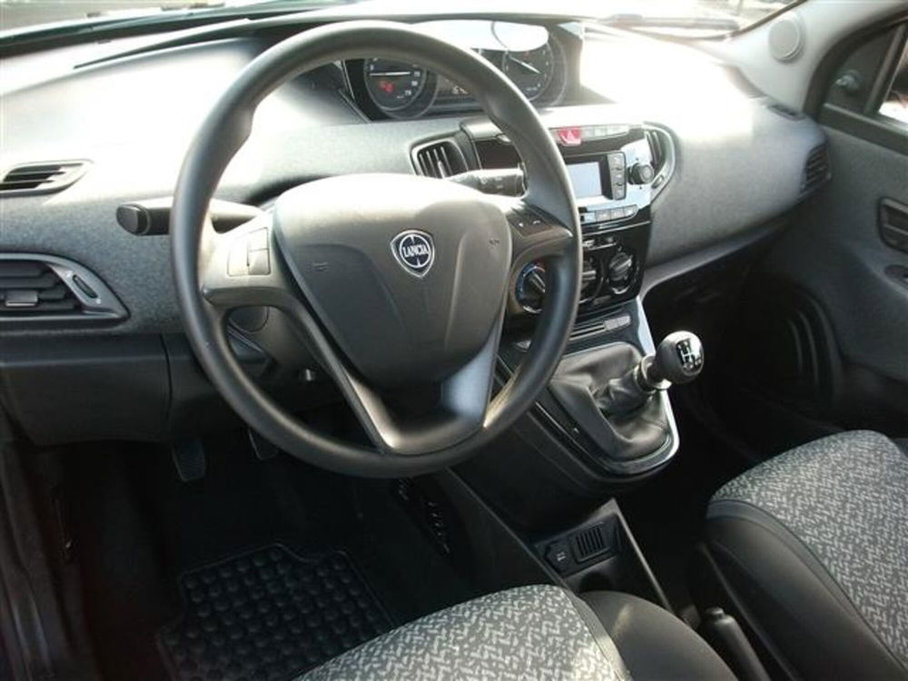 Lancia Ypsilon usata a Firenze (6)