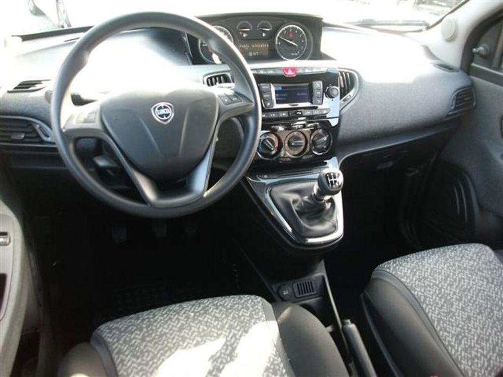 Lancia Ypsilon usata a Firenze (8)