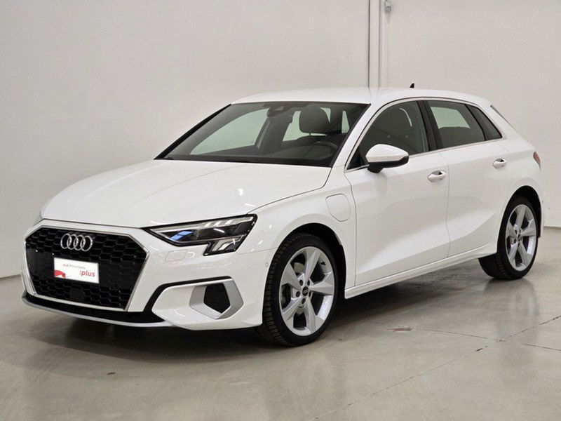 Audi A3 Sportback 40 TFSI e S tronic Business Advanced del 2021 usata a Alba