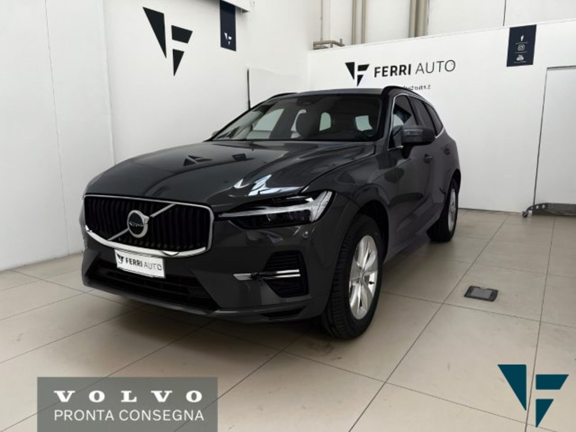 Volvo XC60 B4 (d) AWD automatico Core nuova a Tavagnacco