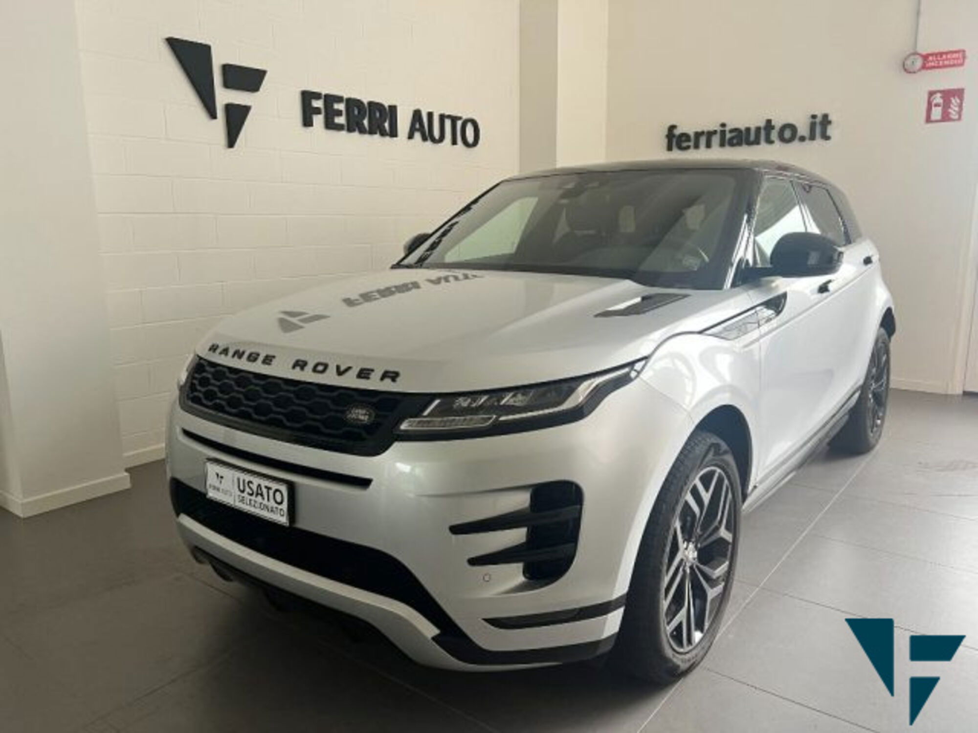 Land Rover Range Rover Evoque 2.0D I4-L.Flw 150 CV AWD Auto HSE del 2020 usata a Tavagnacco