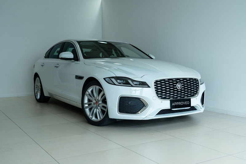 Jaguar XF 2.0 D 204 CV AWD aut. R-Dynamic SE  del 2023 usata a Padova