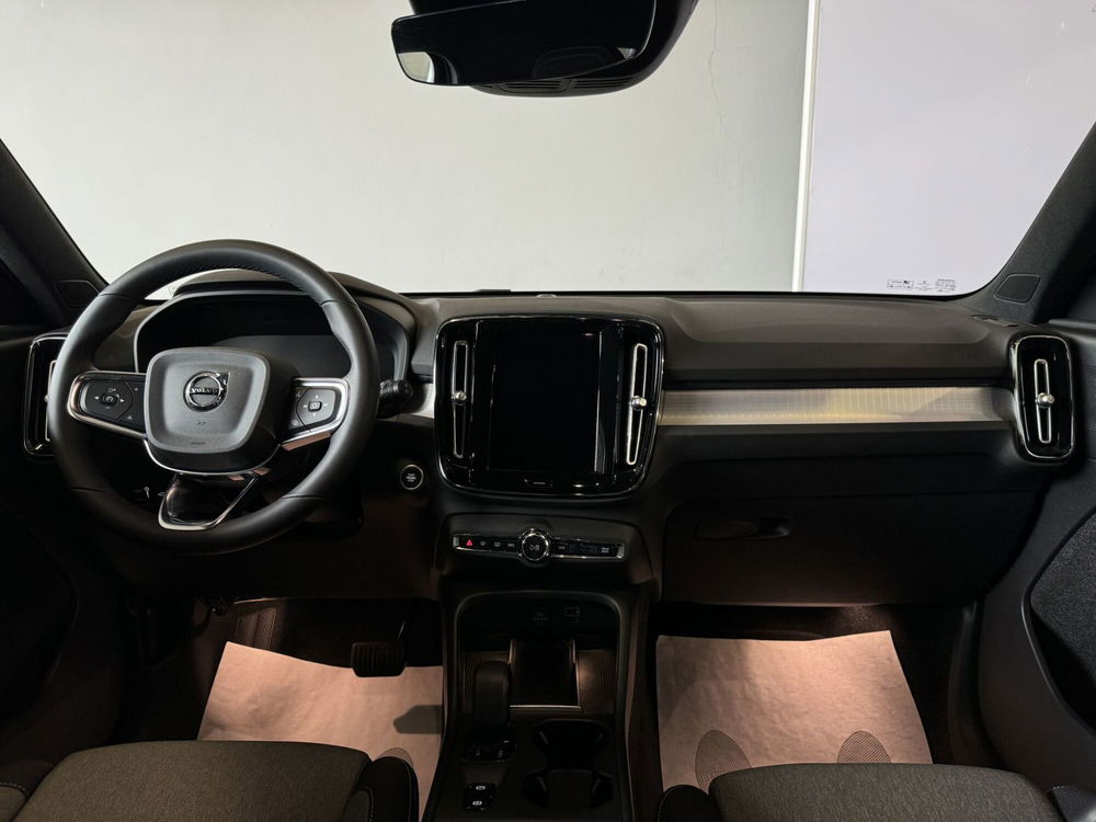 Volvo XC40 nuova a Monza e Brianza (11)