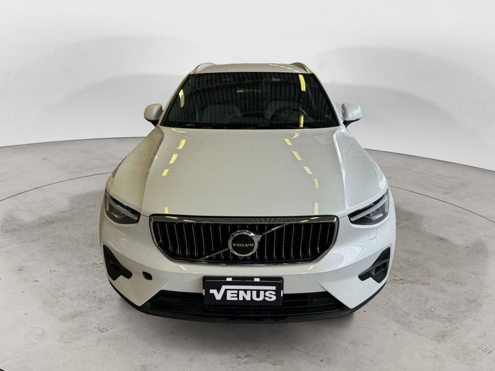 Volvo XC40 nuova a Monza e Brianza (2)