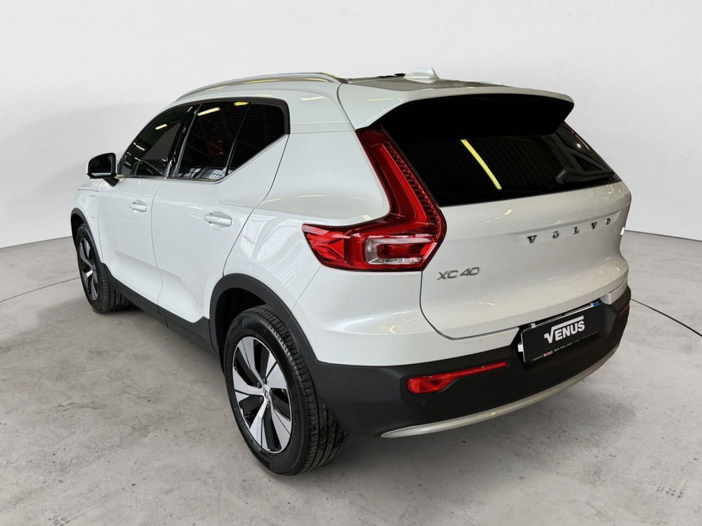 Volvo XC40 nuova a Monza e Brianza (5)