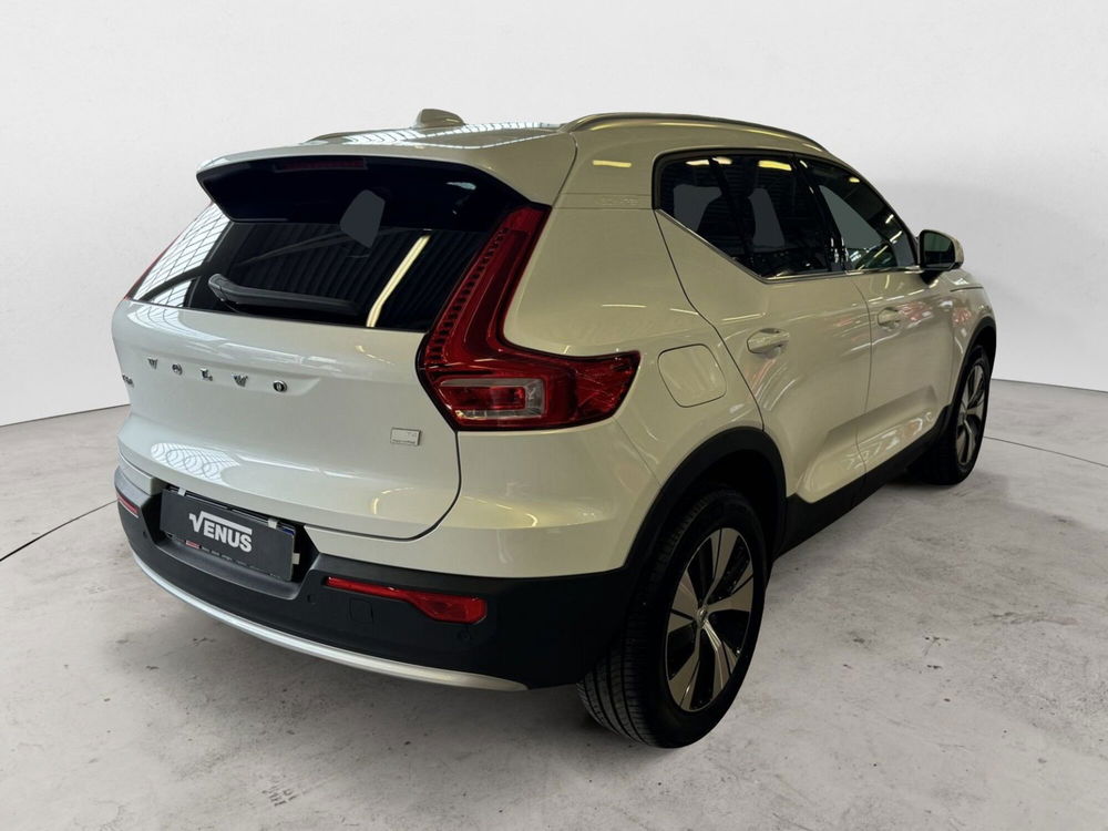 Volvo XC40 nuova a Monza e Brianza (8)