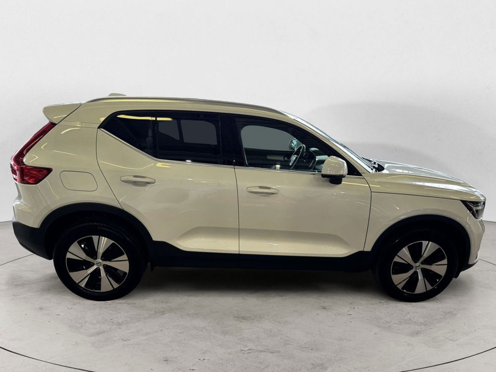 Volvo XC40 nuova a Monza e Brianza (9)