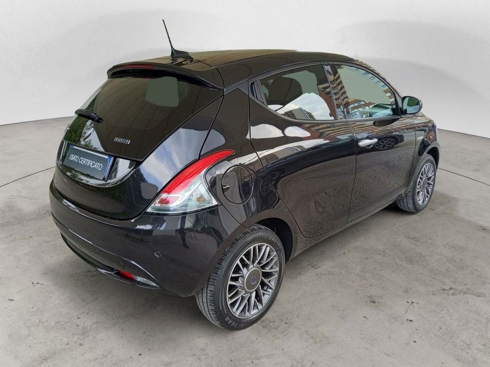 Lancia Ypsilon usata a Bari (2)