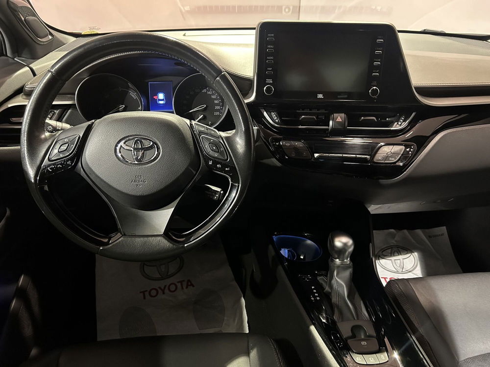 Toyota Toyota C-HR usata a Milano (9)