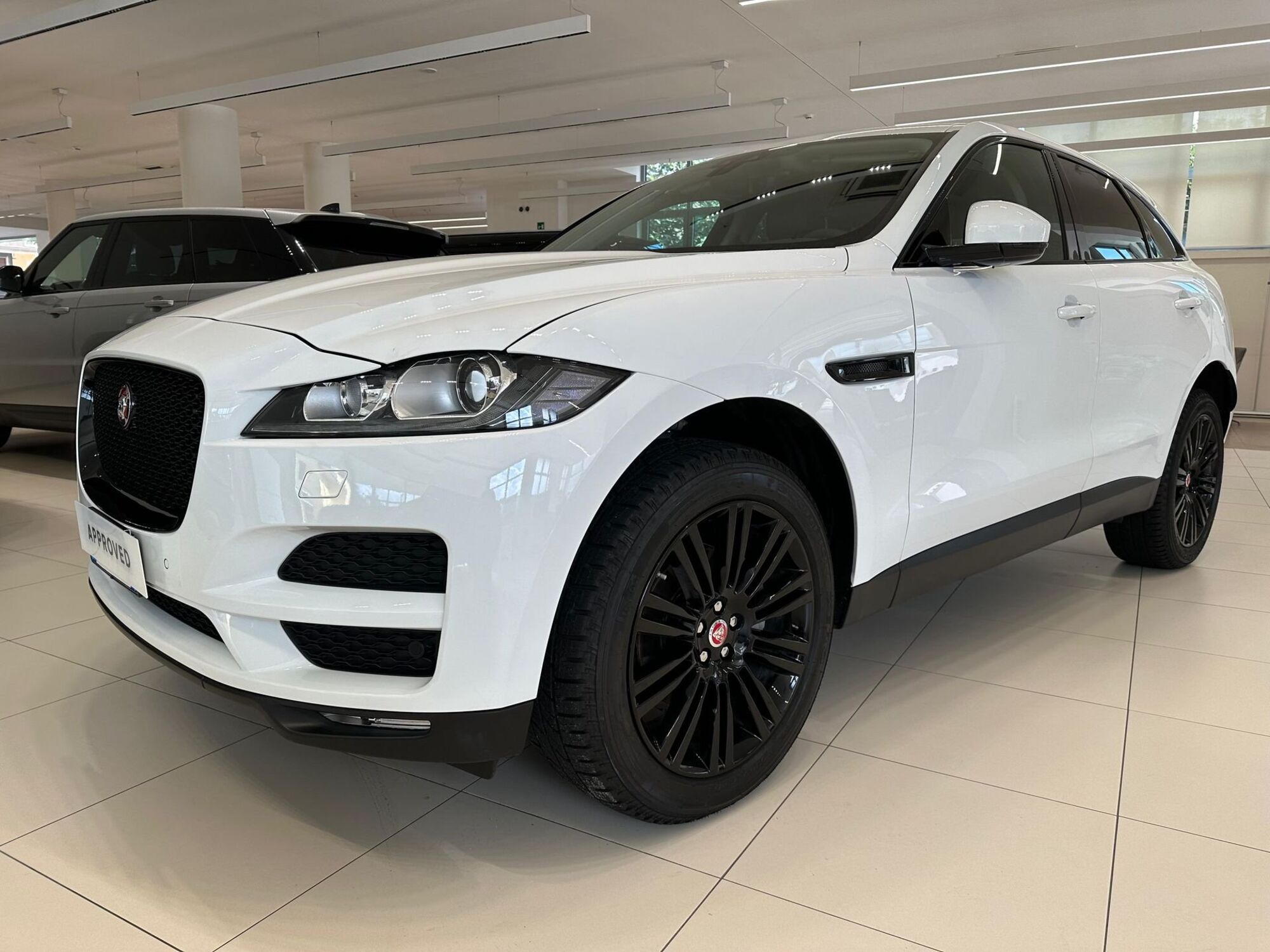 Jaguar F-Pace 2.0 D 180 CV AWD aut. Prestige  del 2020 usata a Castellanza