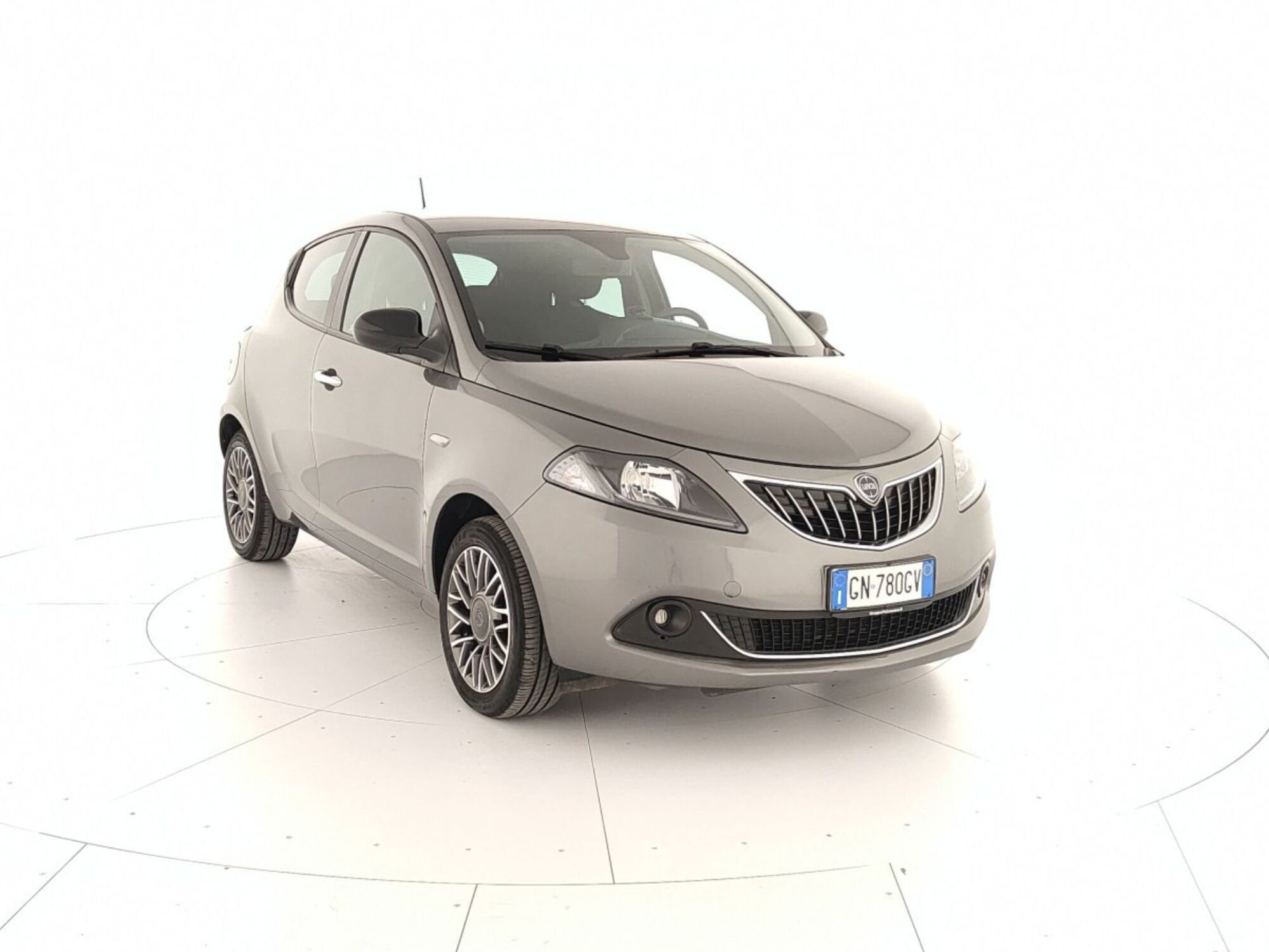 Lancia Ypsilon 1.0 FireFly 5 porte S&amp;S Hybrid Gold Plus del 2023 usata a Caserta