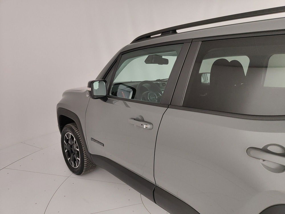 Jeep Renegade nuova a Caserta (14)