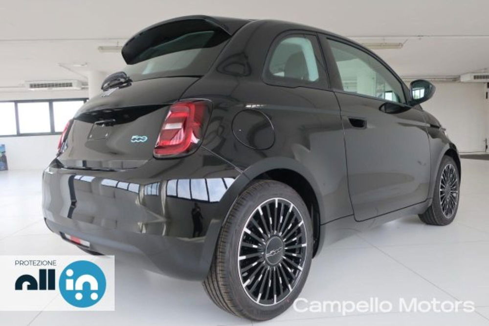 Fiat 500e nuova a Venezia (3)