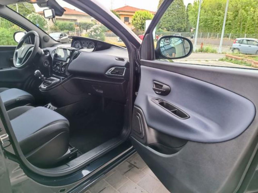 Lancia Ypsilon nuova a Pisa (14)