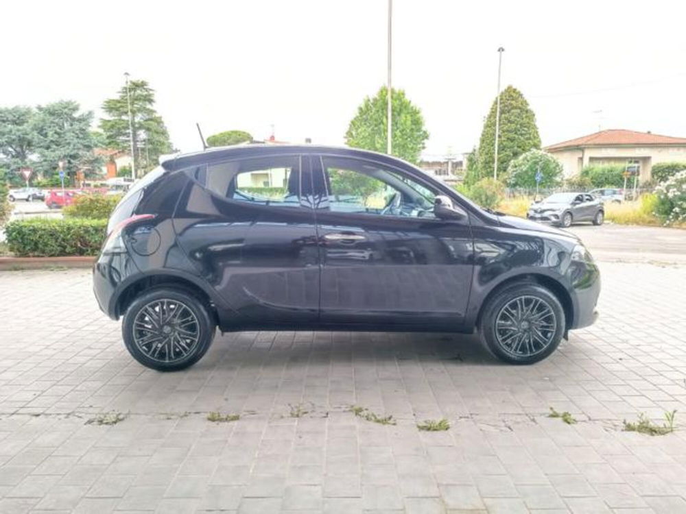 Lancia Ypsilon nuova a Pisa (18)