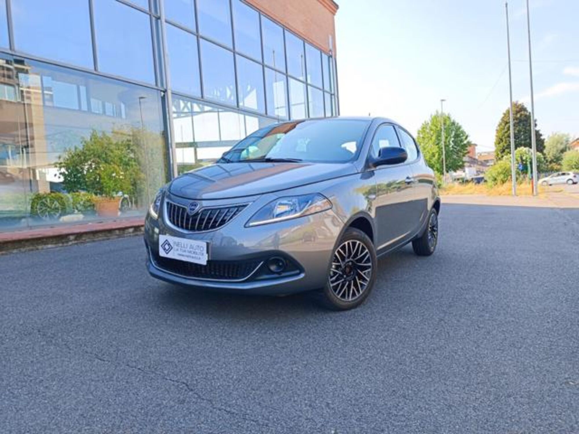 Lancia Ypsilon 1.0 FireFly 5 porte S&amp;S Hybrid Ecochic Silver  nuova a Castelfranco di Sotto