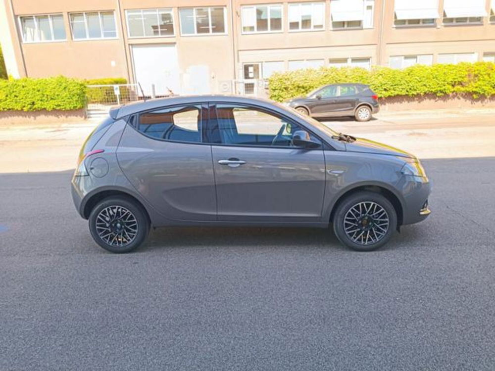 Lancia Ypsilon nuova a Pisa (4)