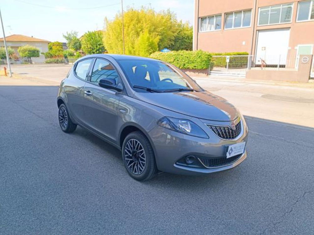 Lancia Ypsilon nuova a Pisa (5)