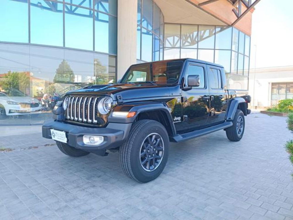 Jeep Gladiator nuova a Pisa (9)