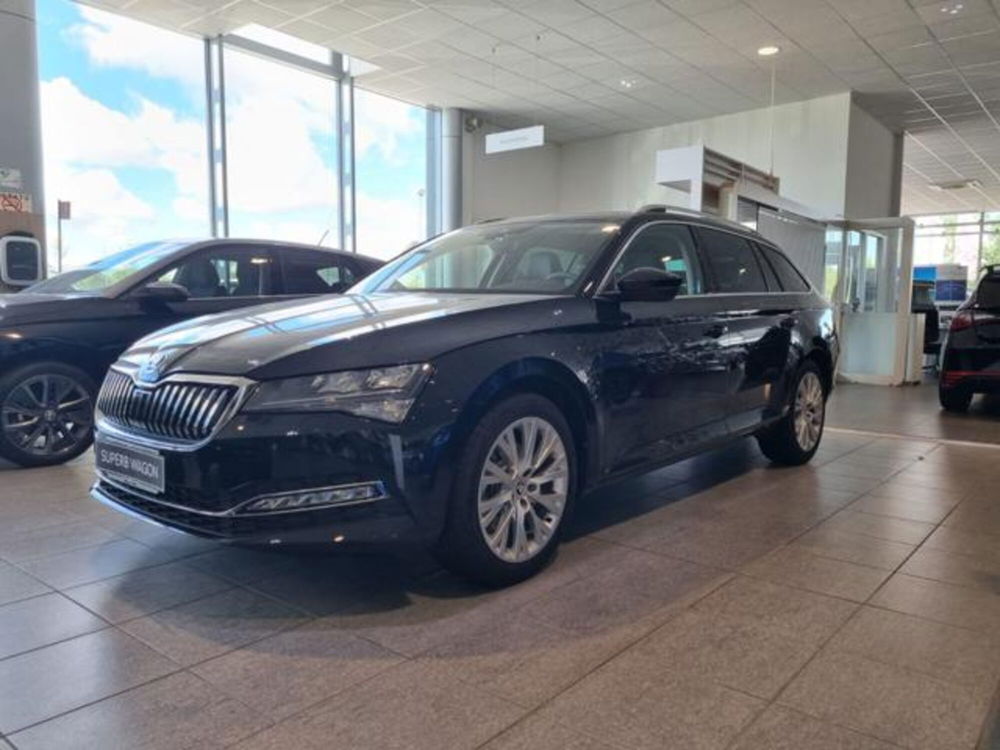 Skoda Superb Station Wagon nuova a Pisa