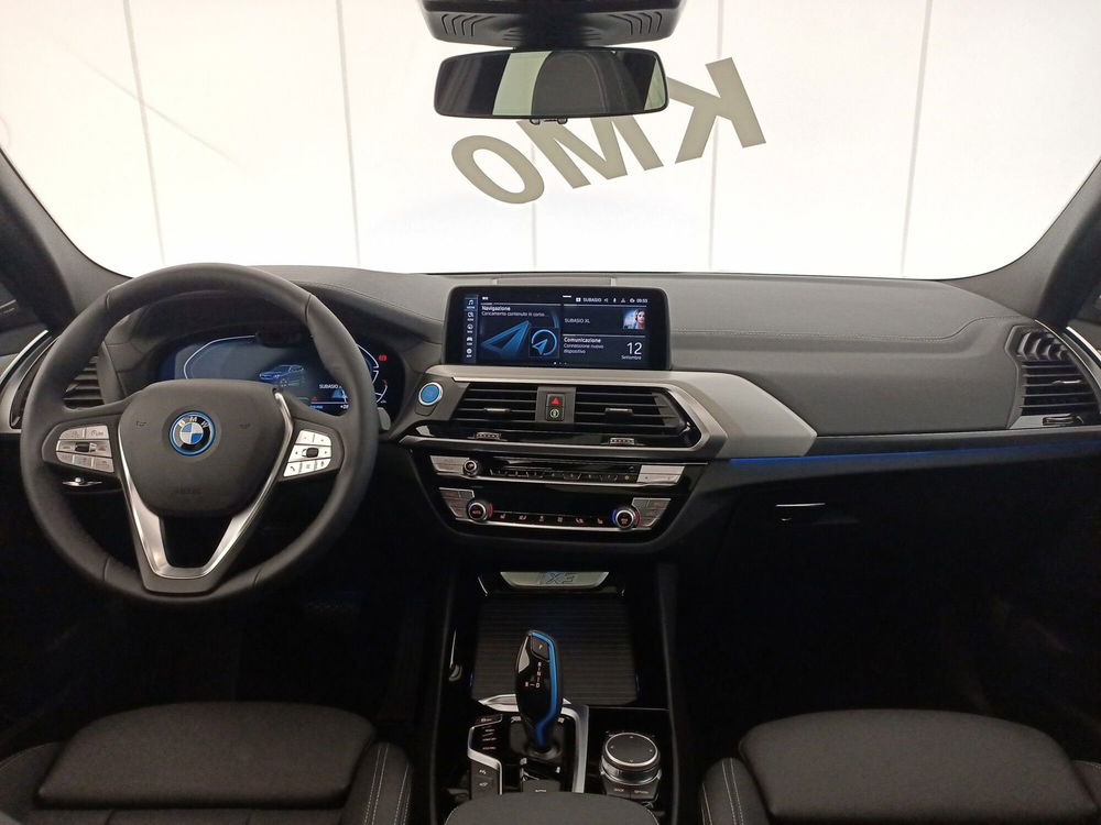 BMW iX3 nuova a Bari (10)