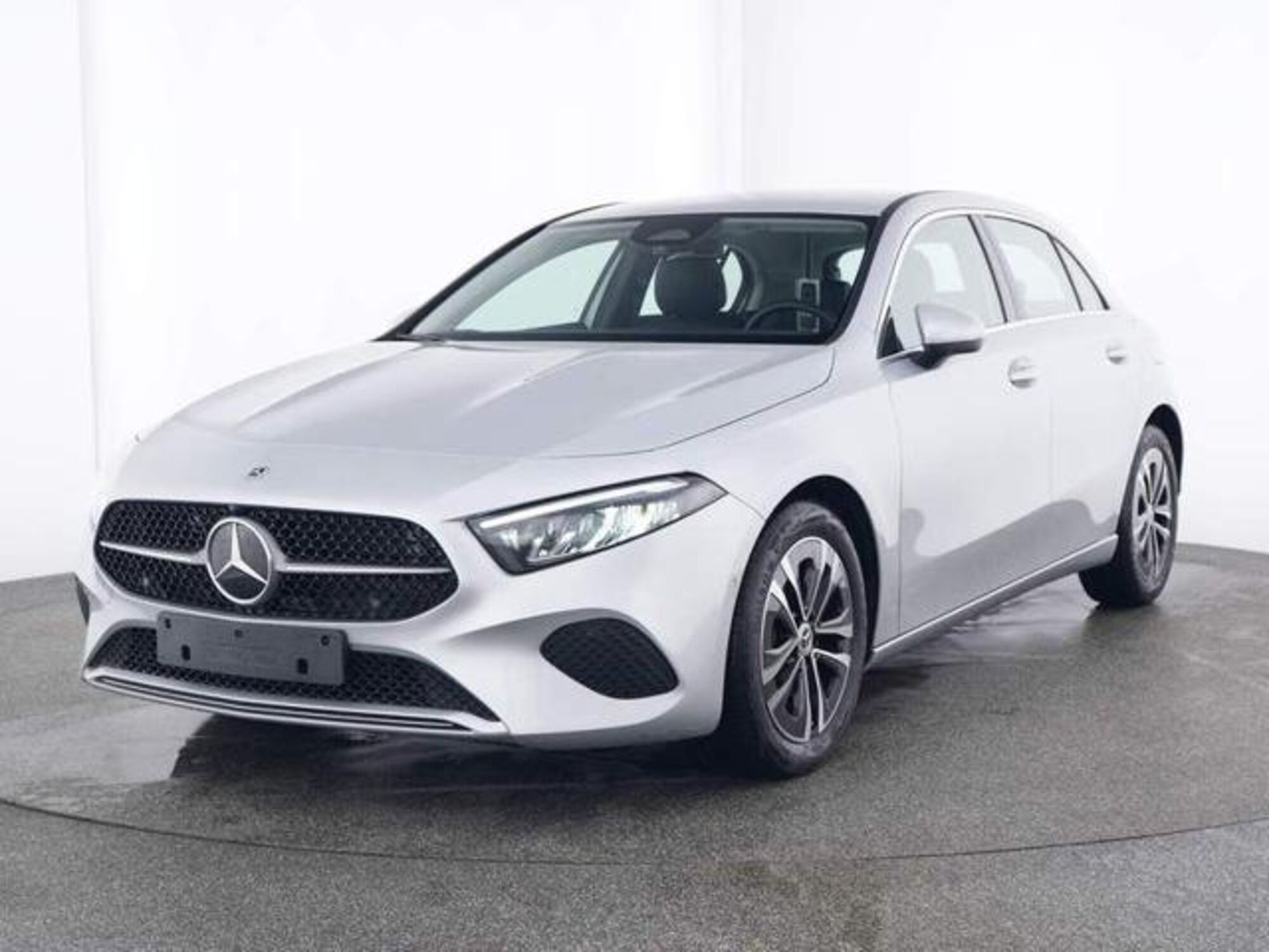 Mercedes-Benz Classe A Sedan 180 Progressive Advanced auto del 2023 usata a Magenta