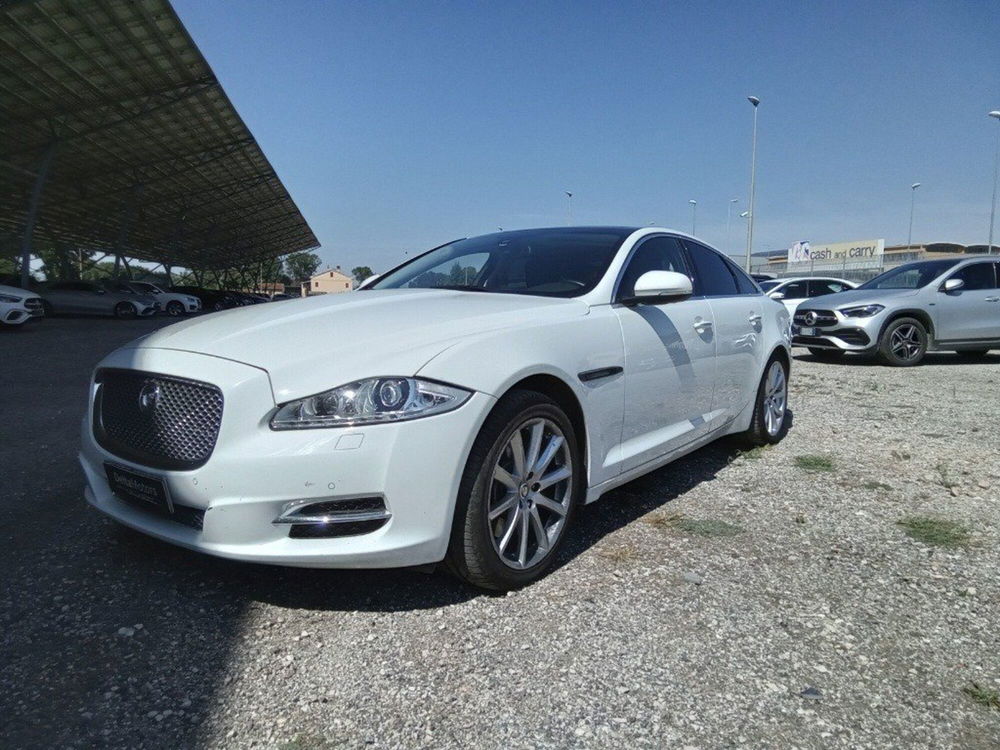 Jaguar XJ usata a Ancona