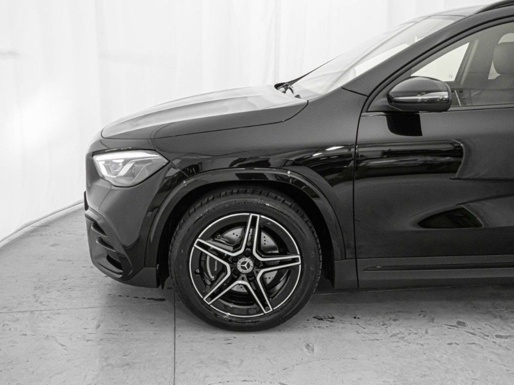 Mercedes-Benz GLA SUV nuova a Macerata (4)