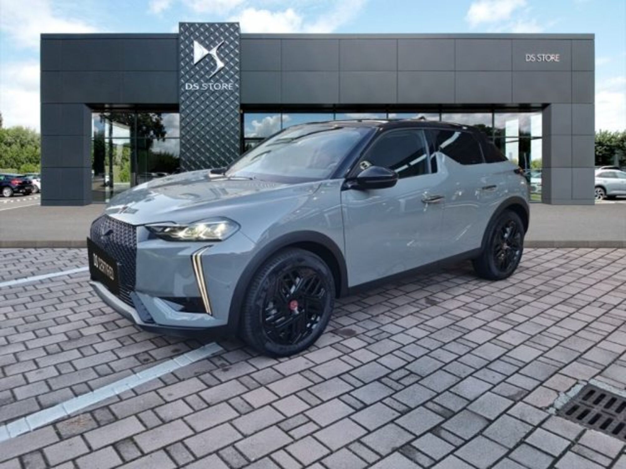 Ds DS 3 50kWh e-tense Performance Line obc 11kW auto nuova a Monza