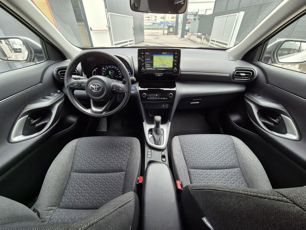 Toyota Yaris Cross nuova a Cremona (7)