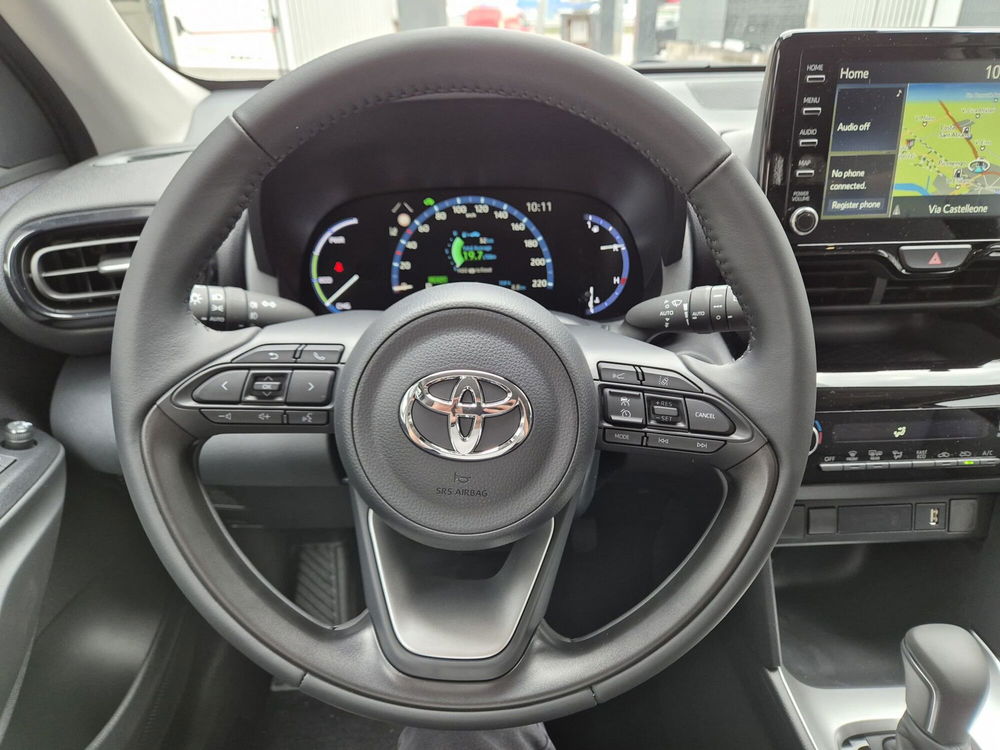 Toyota Yaris Cross nuova a Cremona (9)