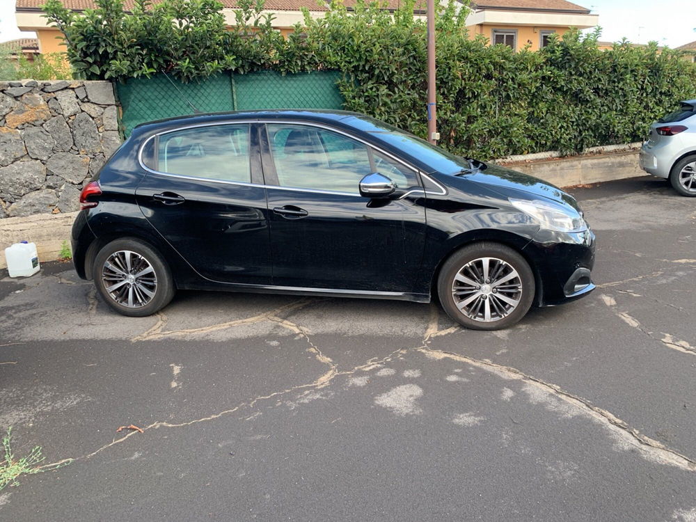 Peugeot 208 nuova a Catania (2)