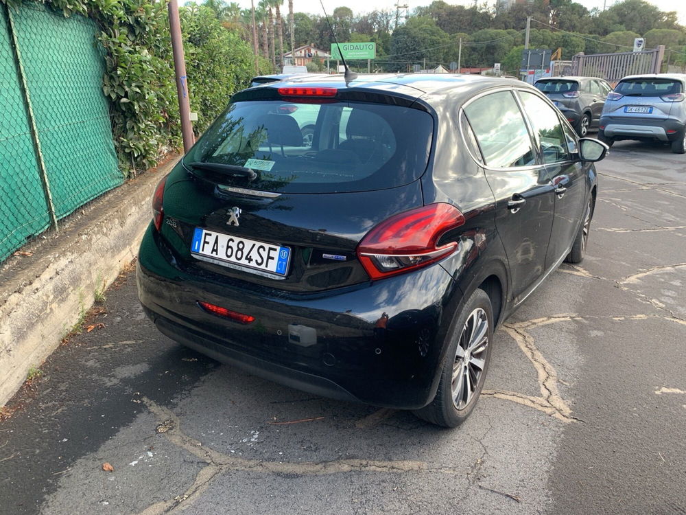 Peugeot 208 nuova a Catania (3)