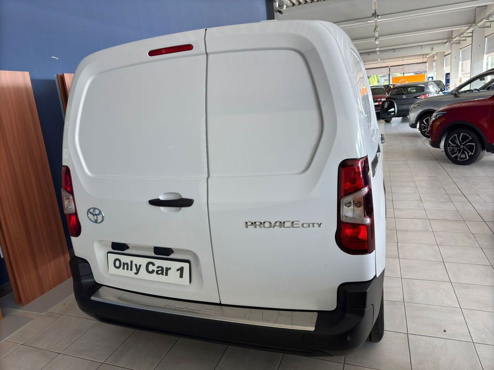 Toyota Proace City nuova a Ferrara (6)