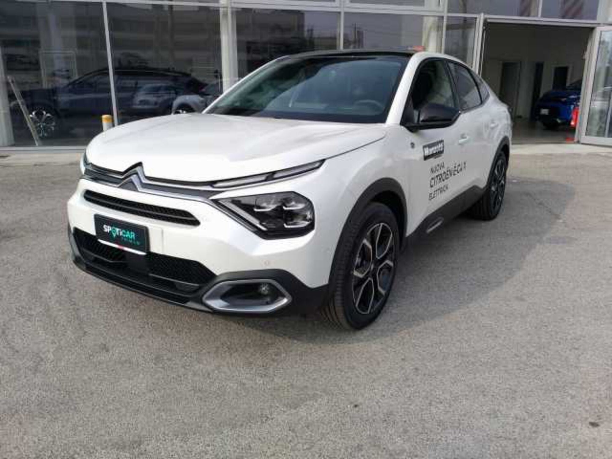 Citroen e-C4 X 100kW You  del 2023 usata a Castelfranco Veneto