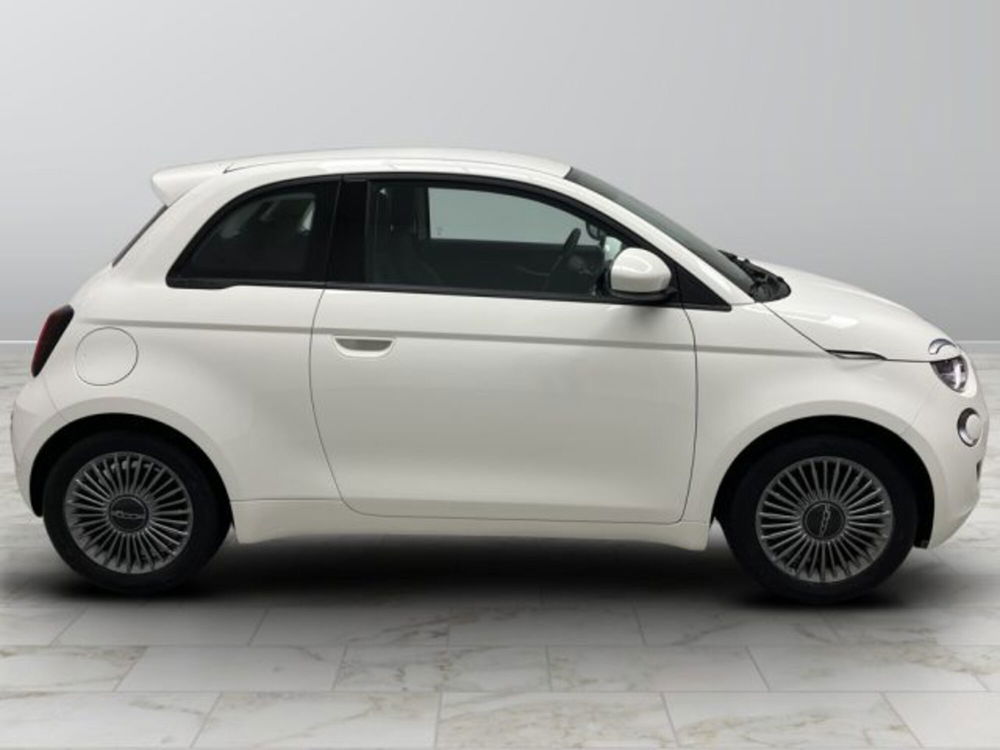 Fiat 500e nuova a Biella (8)