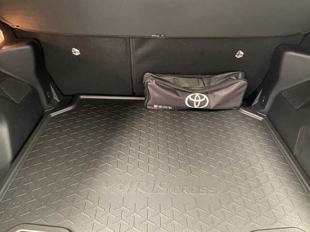 Toyota Yaris Cross nuova a Milano (10)