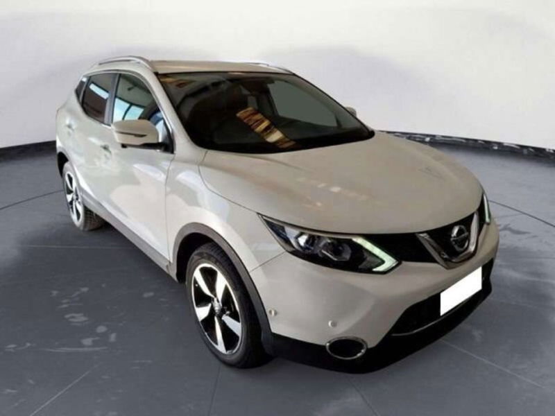 Nissan Qashqai 1.6 dCi 4WD Tekna  del 2016 usata a Empoli