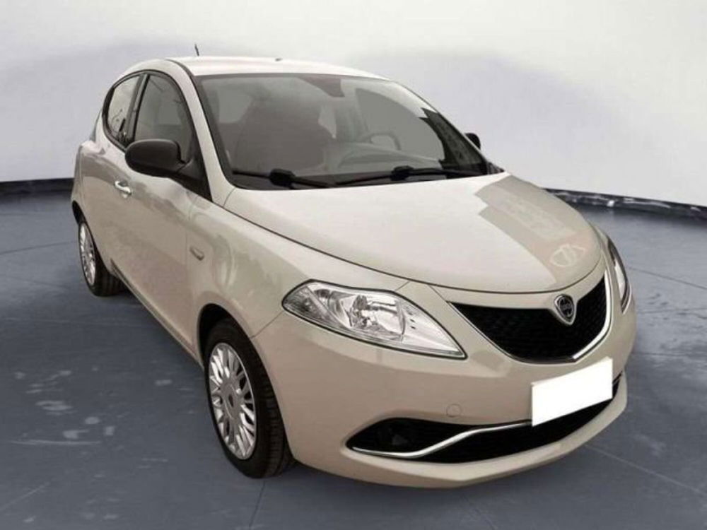 Lancia Ypsilon usata a Firenze