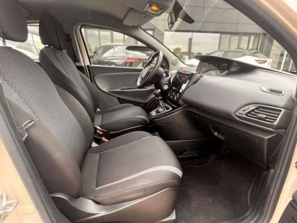 Lancia Ypsilon usata a Firenze (15)