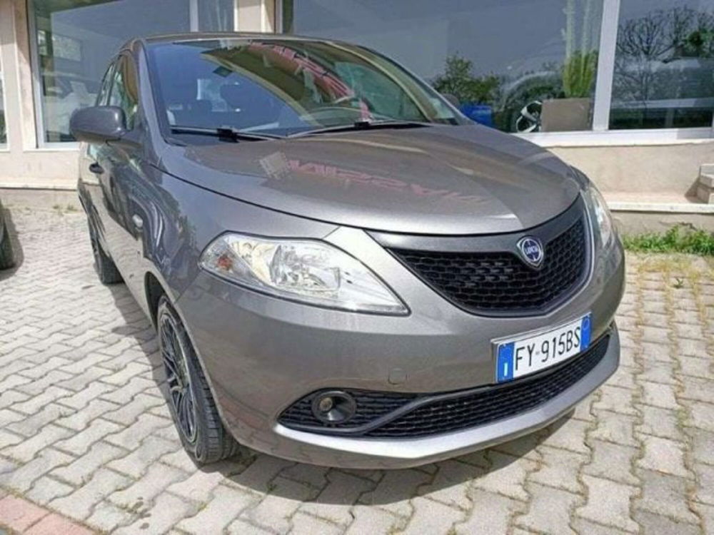 Lancia Ypsilon usata a Firenze