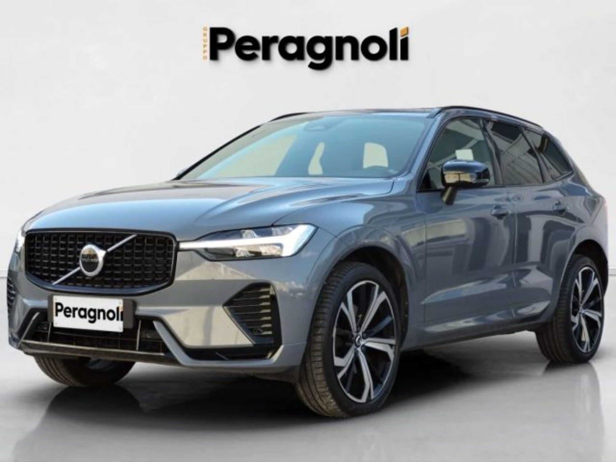 Volvo XC60 B4 (d) AWD automatico Plus Dark del 2022 usata a Firenze