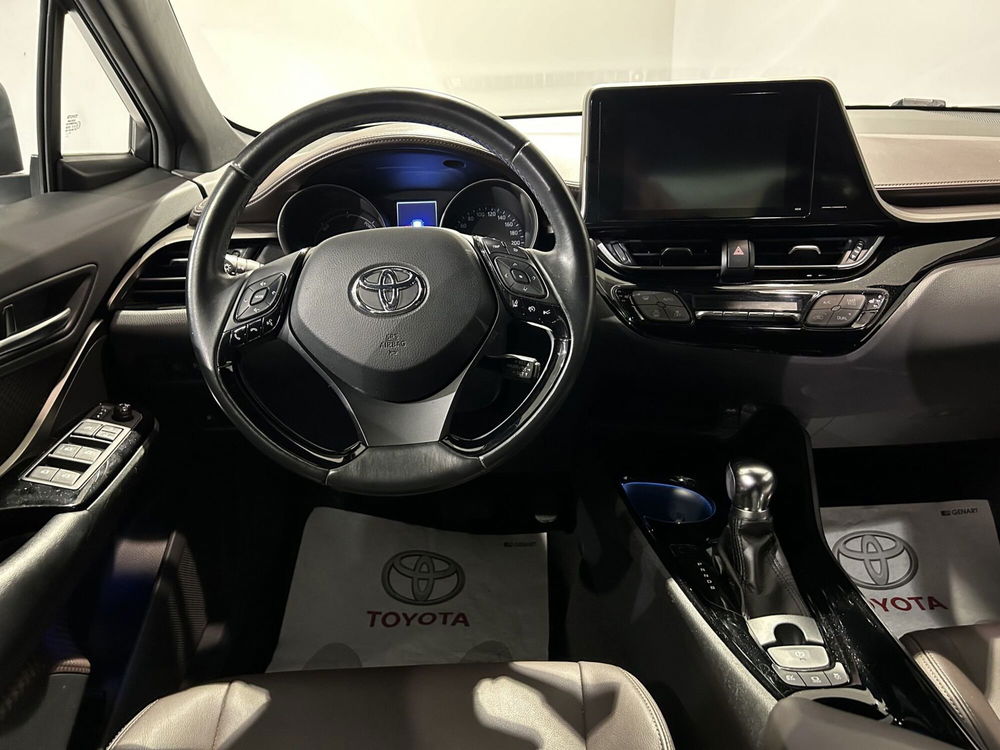 Toyota Toyota C-HR usata a Milano (9)