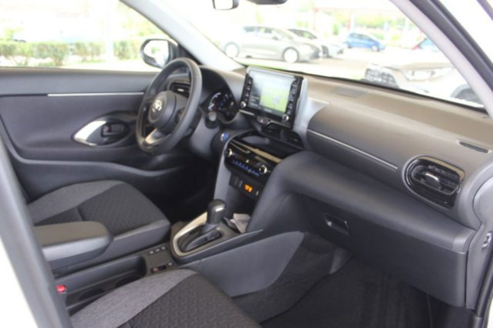 Toyota Yaris Cross nuova a Roma (9)