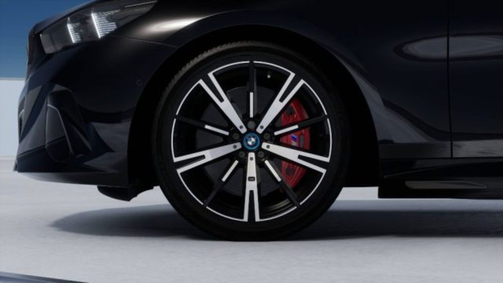 BMW i5 Touring nuova a Modena (8)