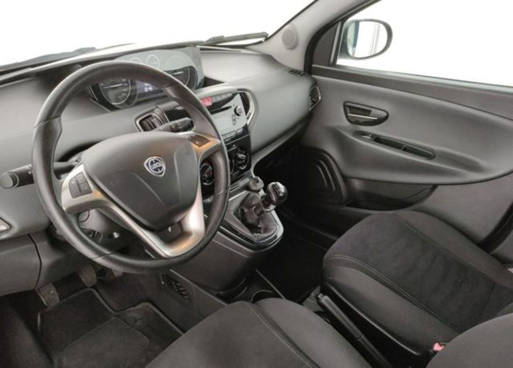 Lancia Ypsilon usata a Modena (10)