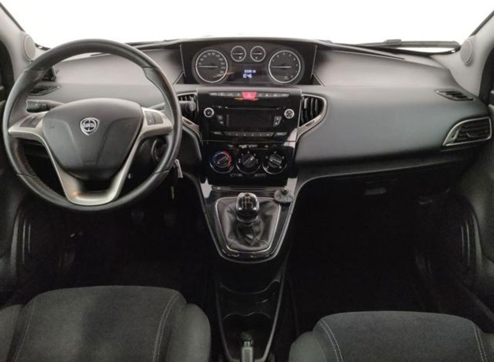 Lancia Ypsilon usata a Modena (11)