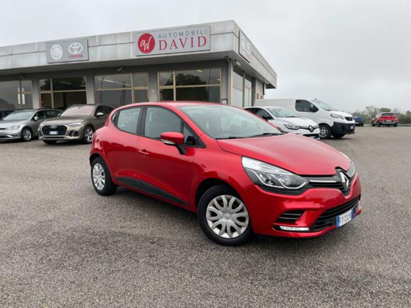 Renault Clio TCe 12V 75 CV 5 porte Moschino Life del 2019 usata a Maniago