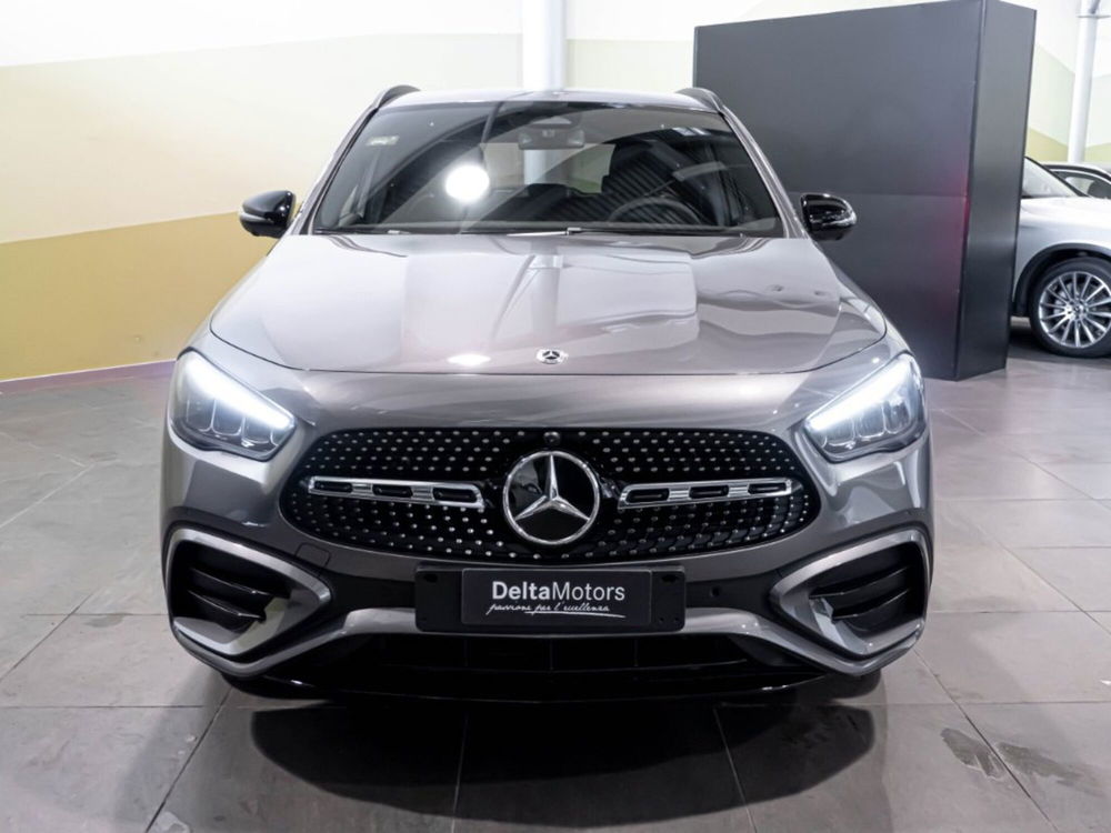 Mercedes-Benz GLA SUV nuova a Macerata (2)